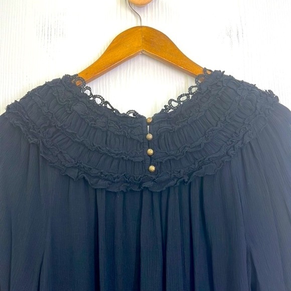Anthropologie- Black Gauze Ruffles Neck And Sleeves Short Sleeve Blouse SZ Small - Picture 12 of 12